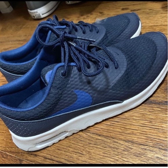 Nike Shoes - Nike air max Thea